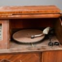 Telavox. Radio-Grammofon 4992 i chatol af mahogni