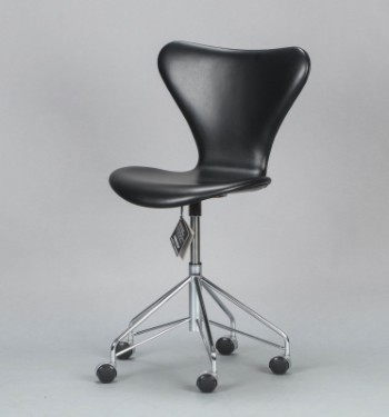 Arne Jacobsen. Kontorstol på hjul, model 3117