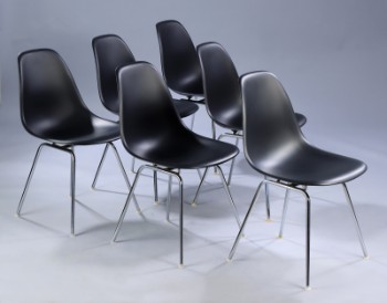 Charles Eames. Sæt på seks skalstole, model DSX, sort (6)