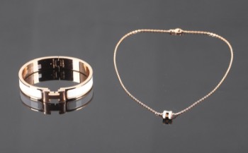 202216227 - Hermès. En halskæde samt et armbånd/armring (2)