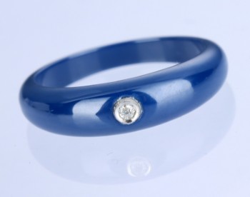 Moderne smal blå keramisk ring med brillant