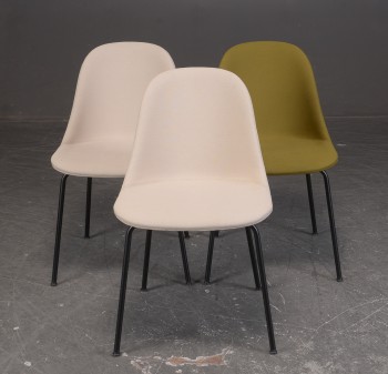 Mantra for Menu. Tre stole, model Harbour Side Chair (3)