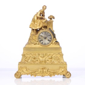 Mantel clock of gilded bronze, 19/20 century.