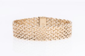 Ove Fogh Pedersen: A bracelet of 14k gold, 38.0 g. 1970s.