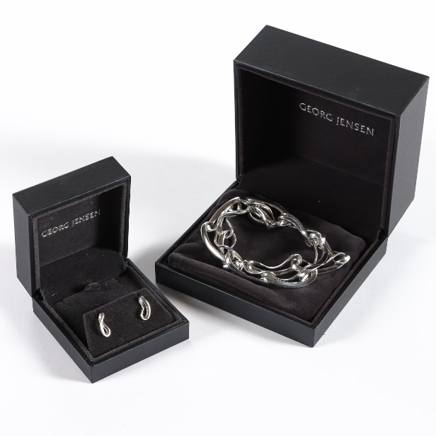 Georg Jensen. 'Infinity' necklace & earrings made of sterling. (2)