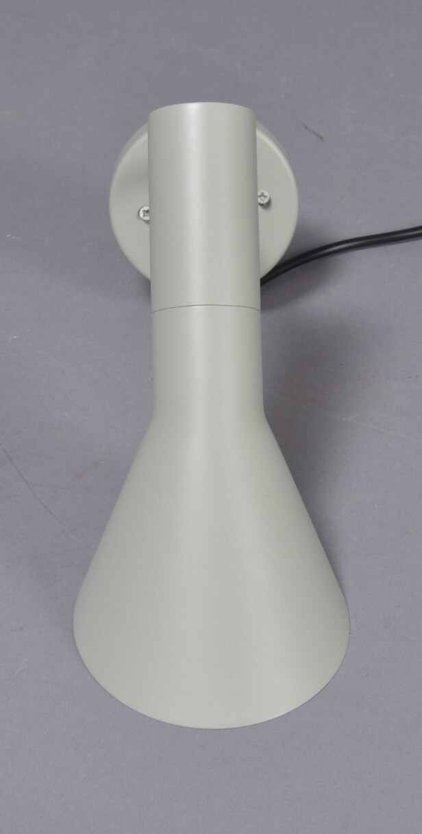 Væglampe, Louis Poulsen, AJ-væglampe af Arne Jacobsen