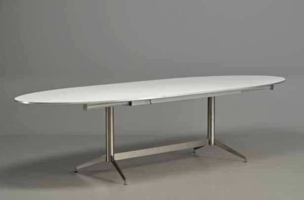 Vizion Furniture. Spisebord med udtræk, hvid laminat/ alukant. Model Arco. 