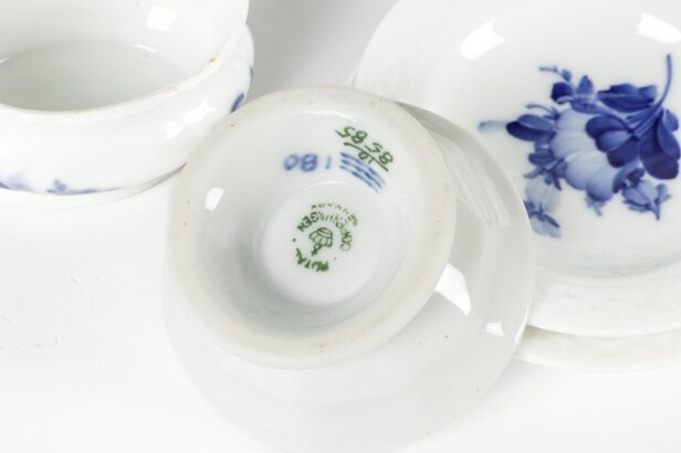 Royal Copenhagen.  'Blå Blomst'.  Service af porcelæn ( 72)