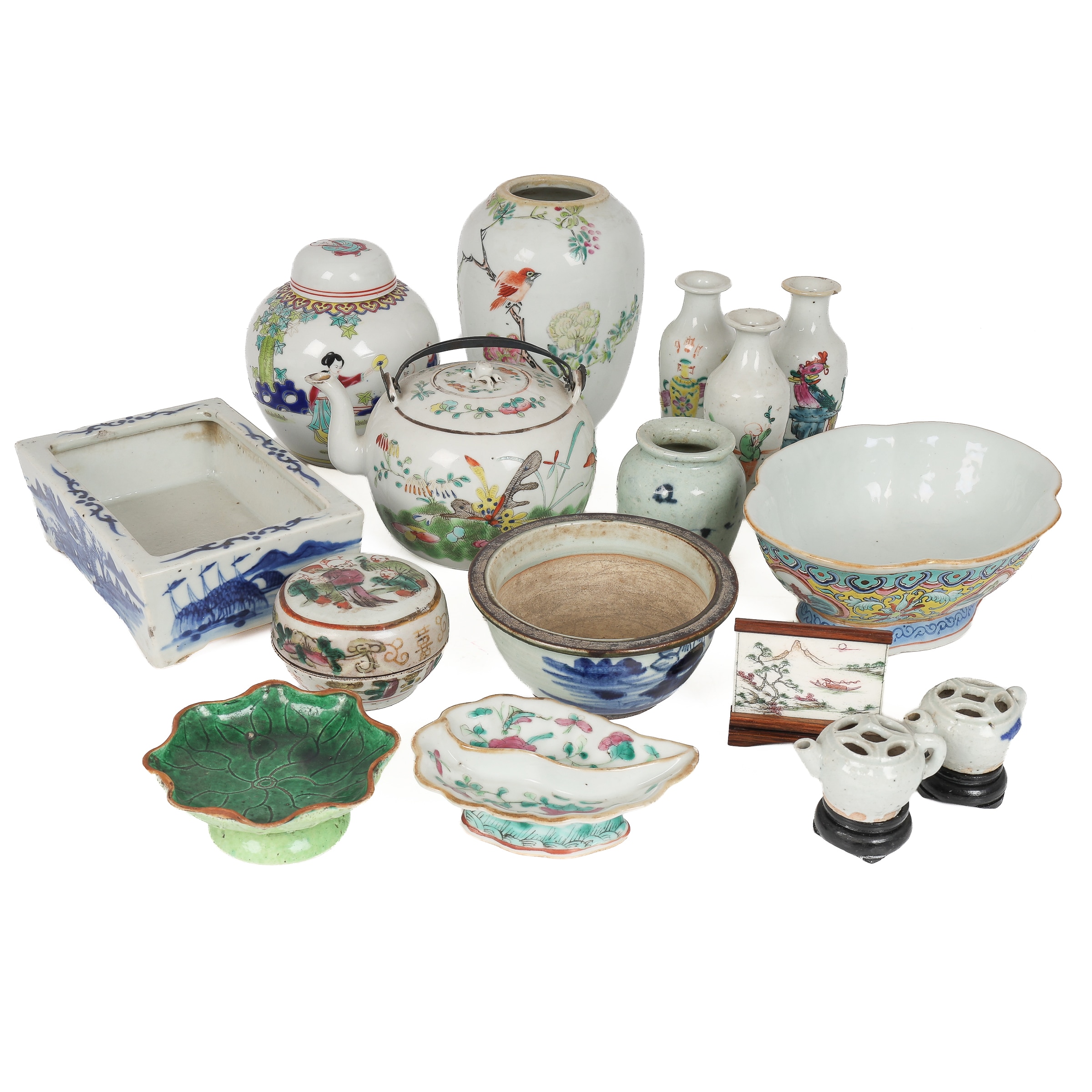 A collection of Chinese porcelain (16)
