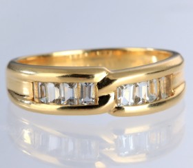 Contemporary diamond ring of 18 kt. gold, a total of approx. 0.32 ct.