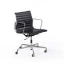 Charles Eames. Kontorstol i sort læder, model EA-117 'full leather'