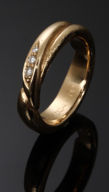 Br. Jensen. Ring af 14 kt. guld med brillanter, ca. 0.06 ct. Ringstr. 53