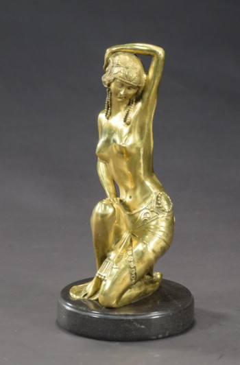 Bronzeskulptur, erotisk poserende kvinde