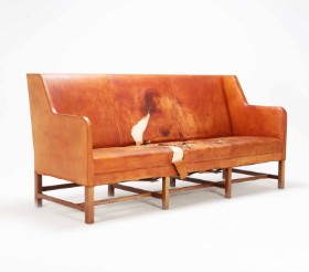 Kaare Klint (1888-1954) for Rud. Rasmussen: Tre-pers. sofa, model 5011