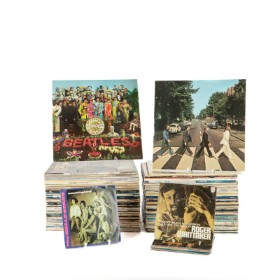 Samling LP og single plader, heriblandt 'The Rolling Stones', 'The Beatles' og 'The Doors' (113)