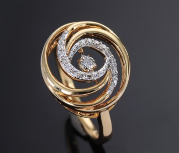 Moderne spiralformet brillantring af 18 kt guld med bevægelig brillant