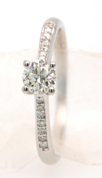 Diamond ring 18k  with  brilliant cut diamonds 0.50ct