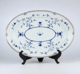 Bing & Grøndahl, 'Sommerfugl', ovalt stegefad af porcelæn, 1800-tallet