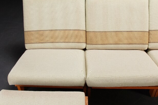Hans J. Wegner f. 1914 - 2007. Getama stole/seng samt skammel.(4)