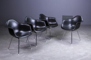 Charles Eames 1907-1978. Sæt på fire armstole, model DAX