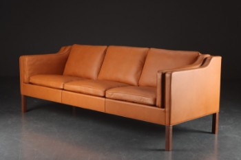 Børge Mogensen for Fredericia Stolefabrik. Fritstående tre-pers. sofa, model 2213, walnut elegance læder