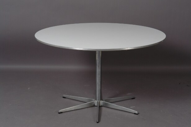 Piet Hein/Bruno Mathsson/Arne Jacobsen. Rundt spisebord (2)