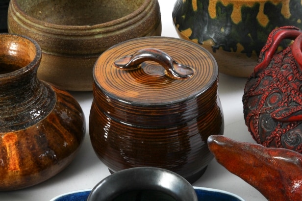Large collection primarily Danish ceramics including Gerd Bøgelund (24)