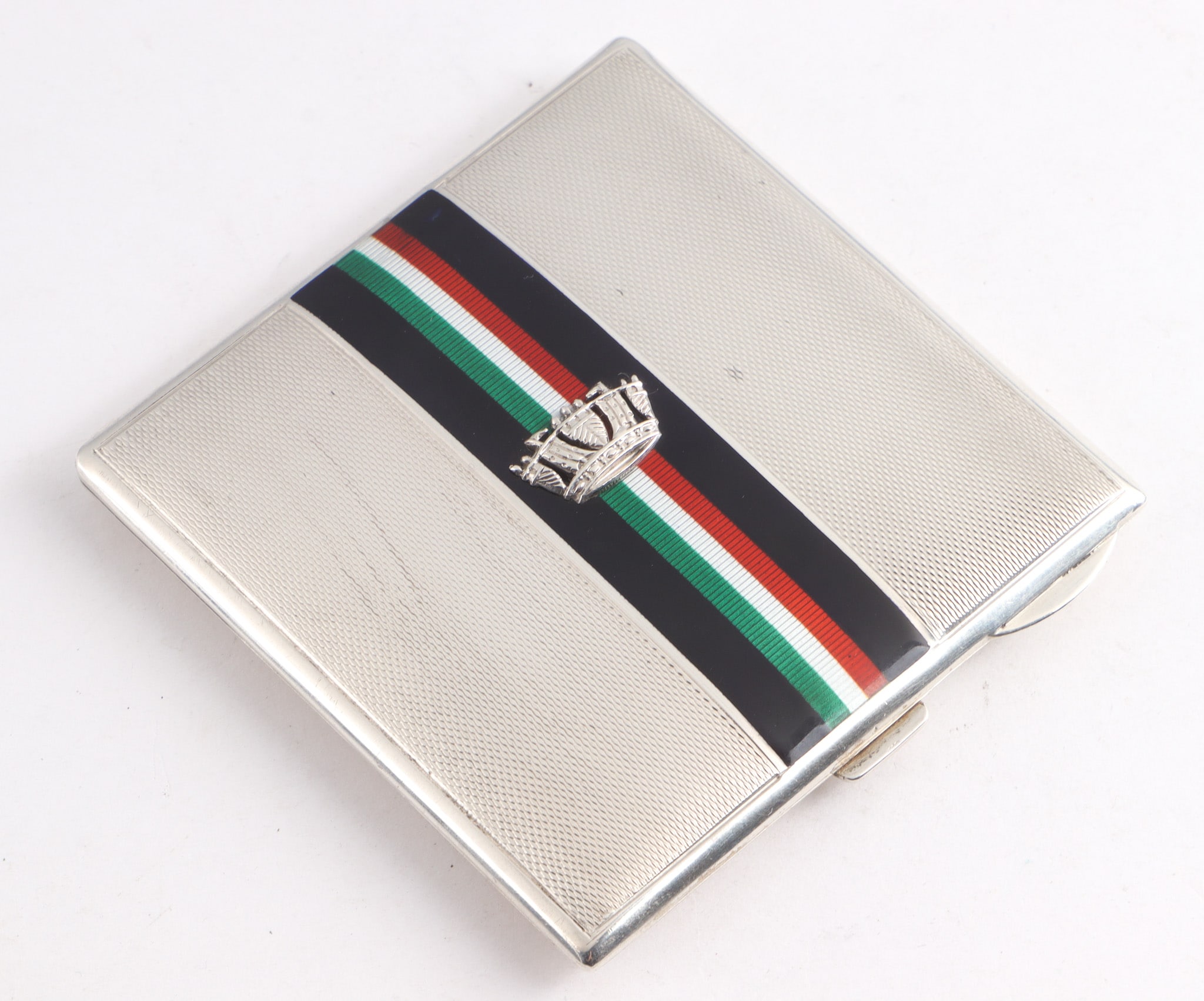 Goldsmiths & Silversmiths Company Ltd. English sterling silver case, Birmingham 1937.