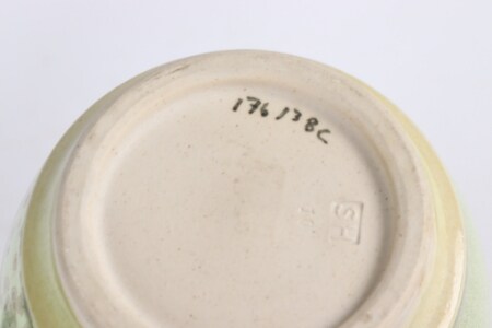 Sven Hofverberg. Two vases of green-glazed stoneware (2) | Lauritz.com