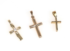 Aagaard: Three cross pendants of 8 and 14 kt. gold, 4.2 g. (3)