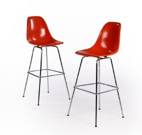 Ray & Charles Eames. Et par barstole med originale skaller af glasfiber (2)