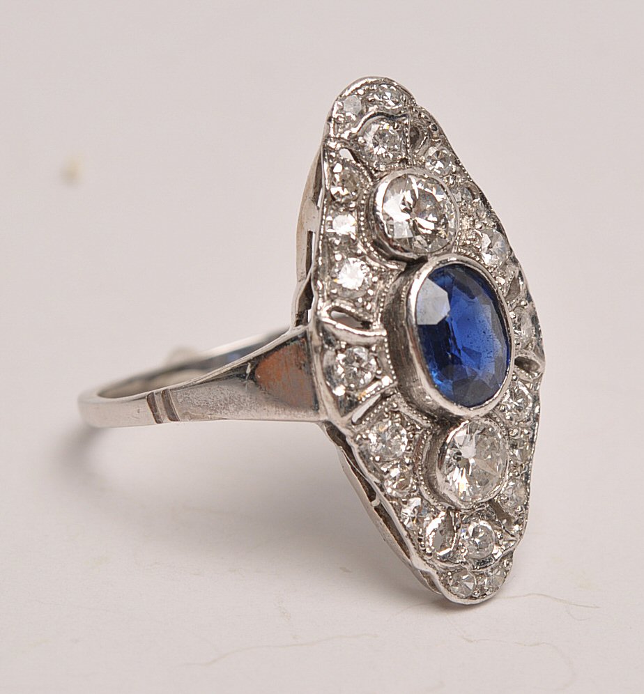 torsdag pakke bundet Art Deco ring med safir og diamanter, ca. 0,75 ct | Lauritz.com
