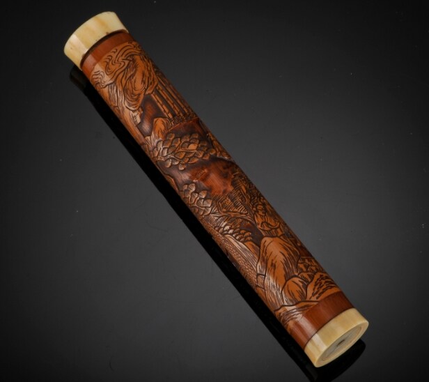 Cylindrisk etui af udskåret bambus med elfenbens montering, Kina 1700-1800 tallet