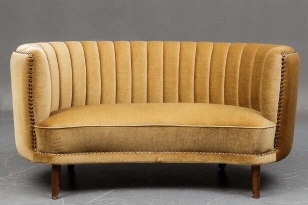 Dansk møbelproducent: Buet sofa 1950'erne