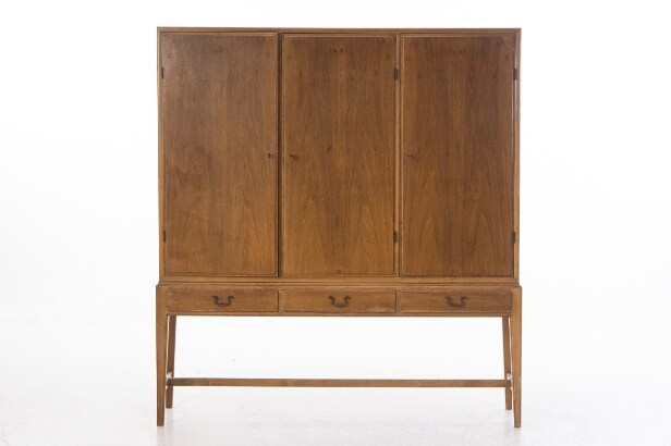 Lysberg Hansen & Therp. Walnut cutlery cabinet