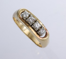 Brillant- firlingring af 14 kt. guld, i alt ca. 0.30 ct.