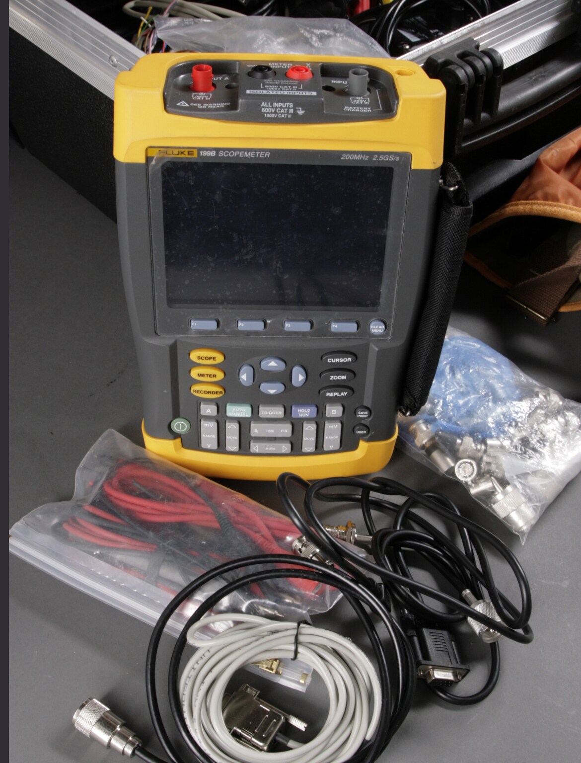 Teleteknik udstyr, Fluke 199b måleinstrument med diverse værktøj i ...