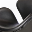 Arne Jacobsen. Lænestol 'Svanen', model 3320, sort læder