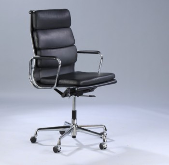 Charles Eames Soft Pad højrygget kontorstol, Model EA -219, sort læder, armlæn m. læder