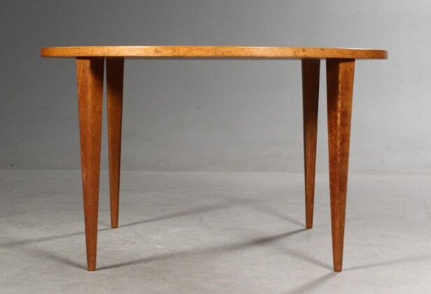 Nanna Ditzel for Kold Savværk. Rundt spisebord, model 146, 1960'erne