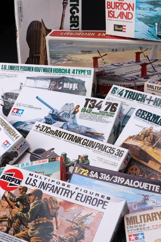 Tamiya, Heller, Revell m.fl. Samling samlesæt, skibe og militærkøretøjer (29)