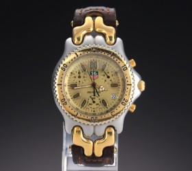 TAG Heuer 'Chronograph 200 Meters'. Herreur i delvist forgyldt stål med gylden skive, ca. 1990'erne