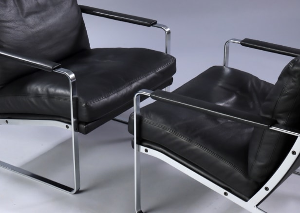 Preben Fabricius. A pair of armchairs, model 710, Conversation Chair in black leather (2)