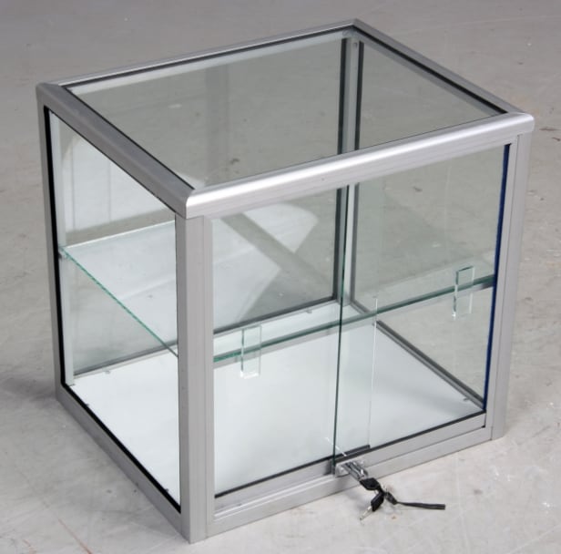 Glasmontre til udstilling  