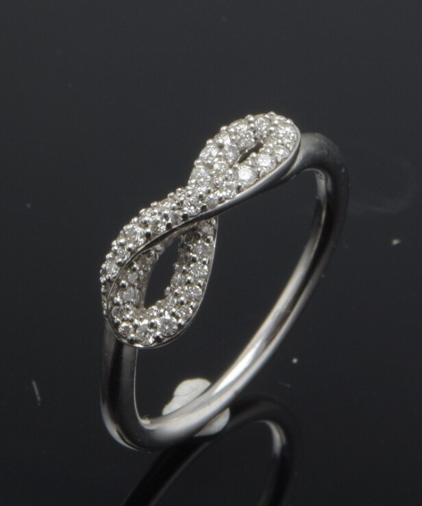Georg Jensen, Infinity,  ring med brillanter Denne vare er sat til omsalg under nyt varenummer 4970530
