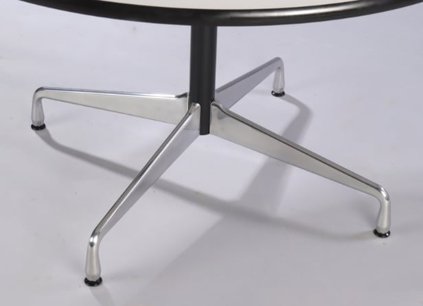 Charles Eames. Rundt spisebord / 'Segmented Table' Ø 130 cm