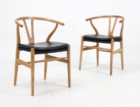 Hans J. Wegner. 2 stk. 'Y-stole' af egetræ, model CH24