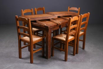 Spisebord med seks stole(7+2)