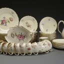 Royal Copenhagen. 'Frijsenborg' stel af porcelæn (74)