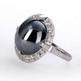 Hematite and brilliant rose ring in platinum, total approx. 0.32 ct.